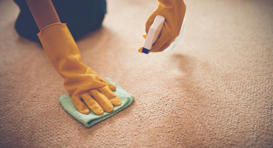 Clean carpet with spray
