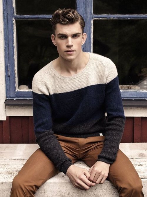 Off the shoulder sweaters have emerged as a fashionable yet functional wardrobe essential, offering a blend of casual comfort and contemporary style.