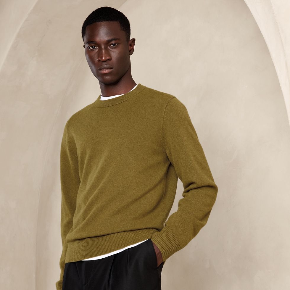 Lacoste sweaters is a brand that resonates with classic style, comfort, and sporty elegance. Known for its iconic crocodile emblem