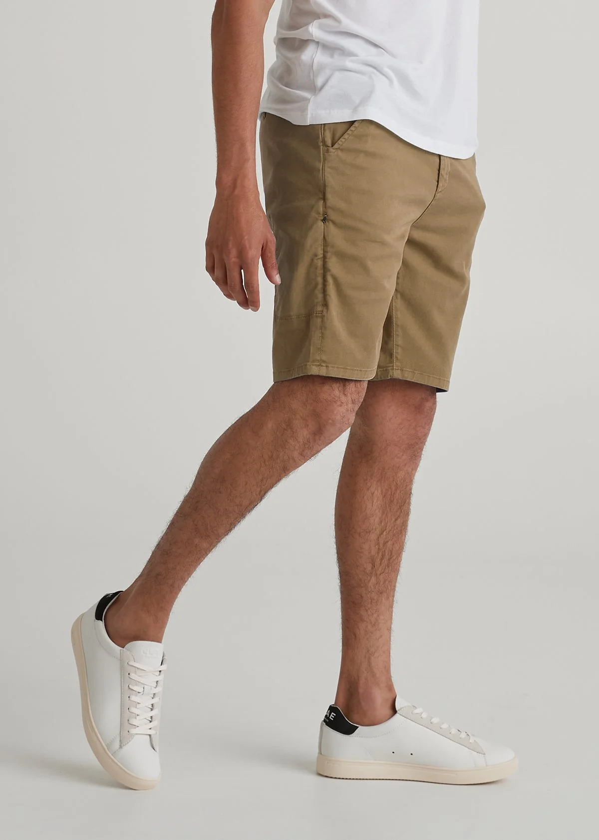 Men's khaki shorts, when it comes to styling men's khaki shorts, there are certain matching rules and guidelines that can help you create