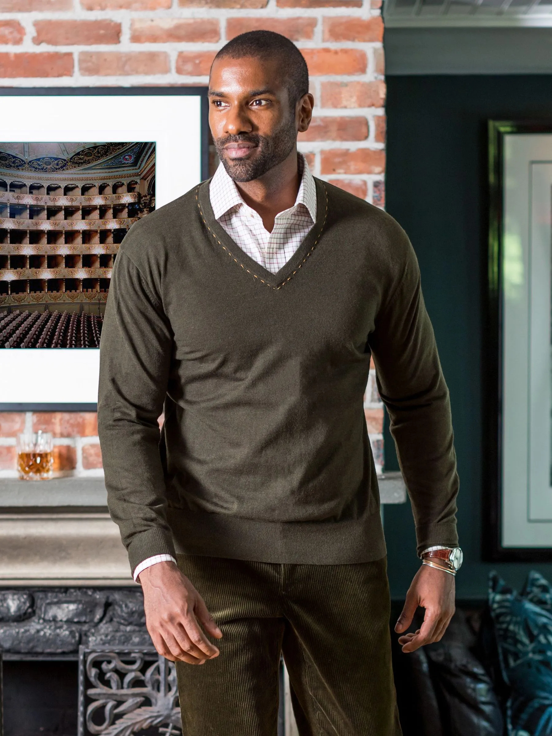 Customized sweaters tailored men's sweaters offer a multitude of advantages over off-the-rack options, providing unparalleled comfort, fit, style, and personalization.