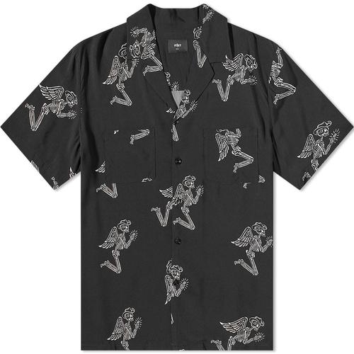 Men's vacation shirts are essential wardrobe pieces for stylish getaways. These shirts offer both comfort and style, allowing men