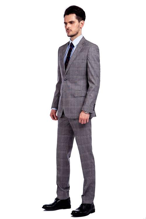Maroon suits for ment is a bold and versatile choice that adds a touch of sophistication and individuality to a man's wardrobe.