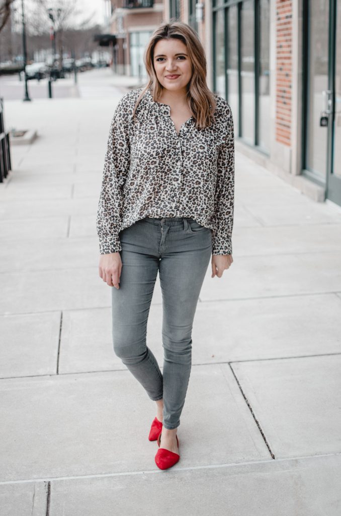 Grey jean outfits are a versatile wardrobe staple that can be dressed up or down for various occasions. Their neutral hue provides
