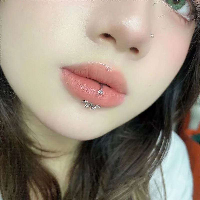 vertical labret