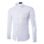 O uso da camisa branca masculina em looks casuais