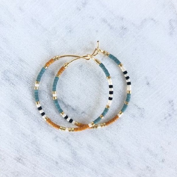 Decide between gold or silver jewelry