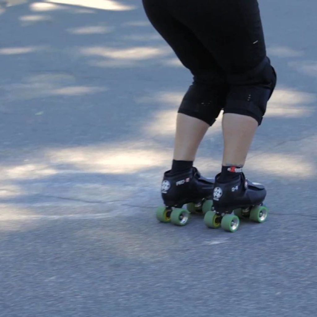 how to skate backwards on ice