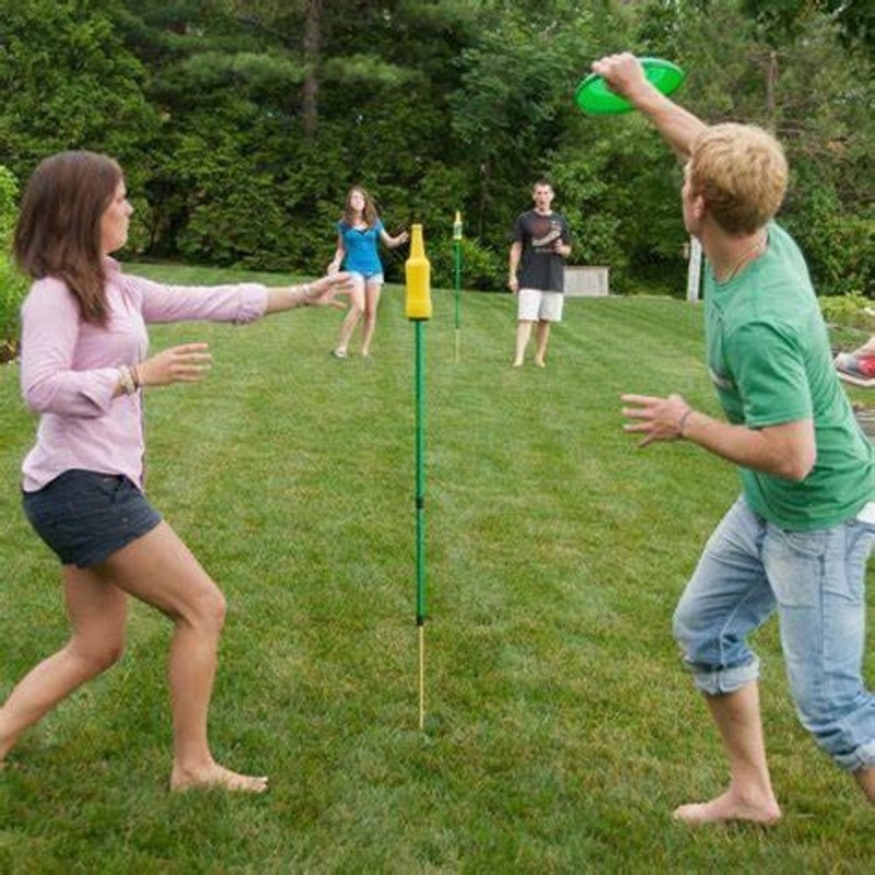 Beer frisbee game
