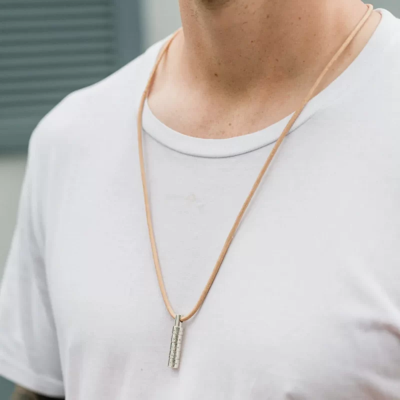 necklaces men