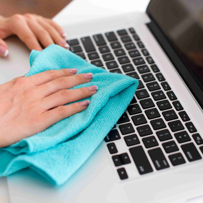 how to clean laptop keyboard