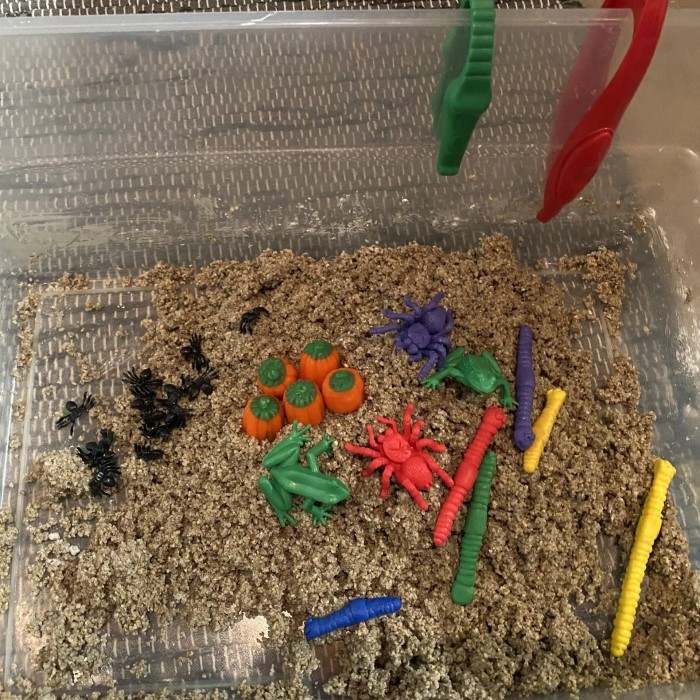 kinetic sand sensory bin