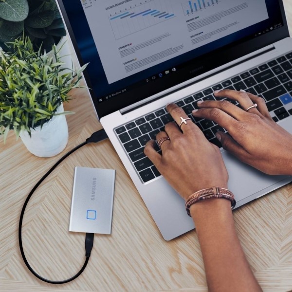 how to use an external hard drive