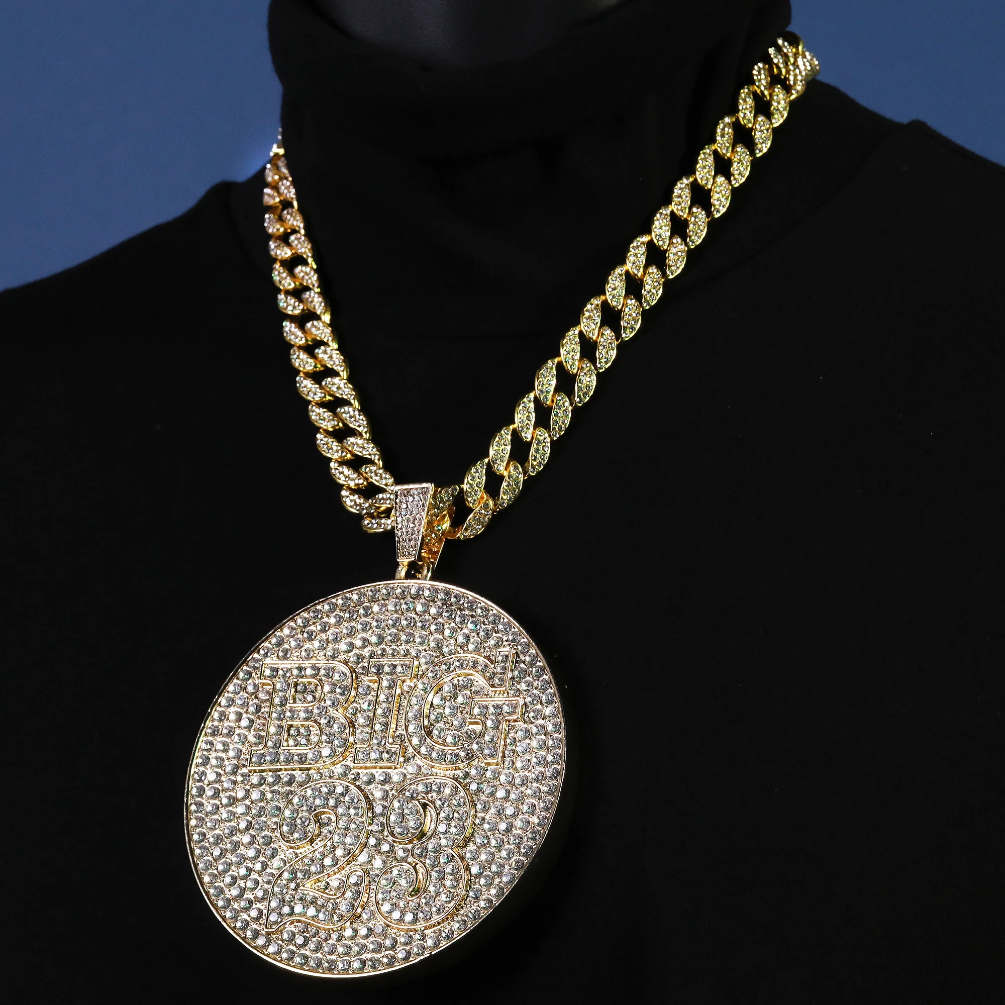 big circle chain