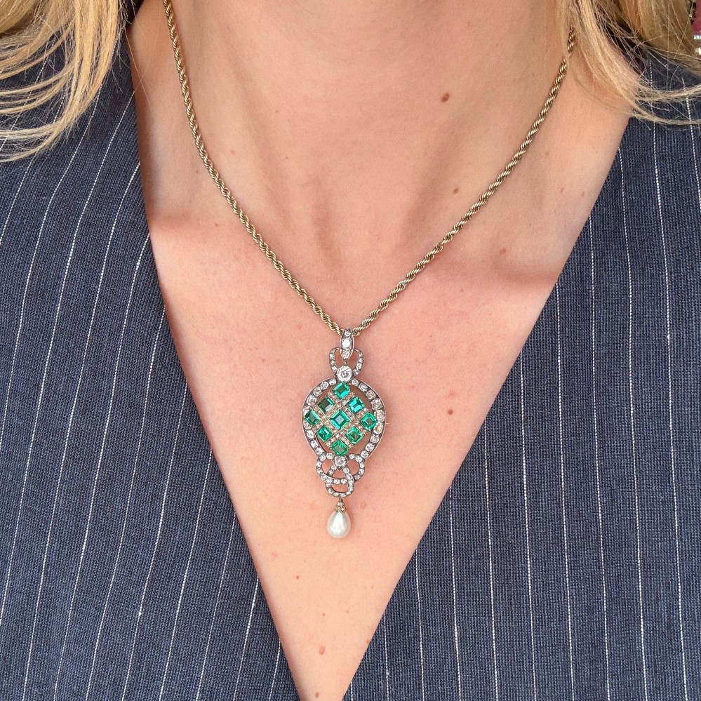 brooch pendant