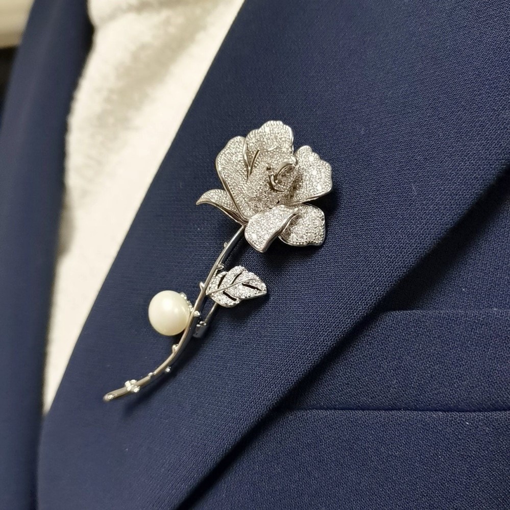 Flower brooch