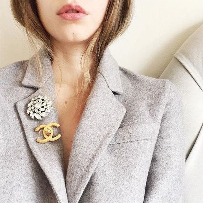 how to wear a brooch