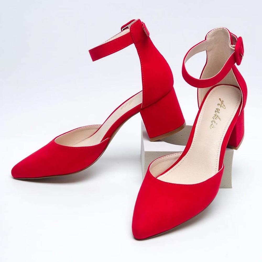 closed toe heels