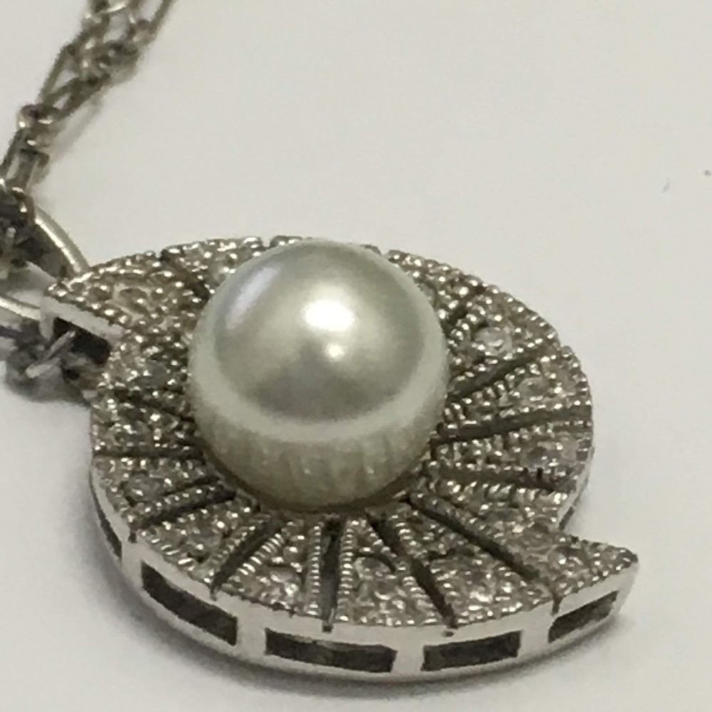 pearl pendant